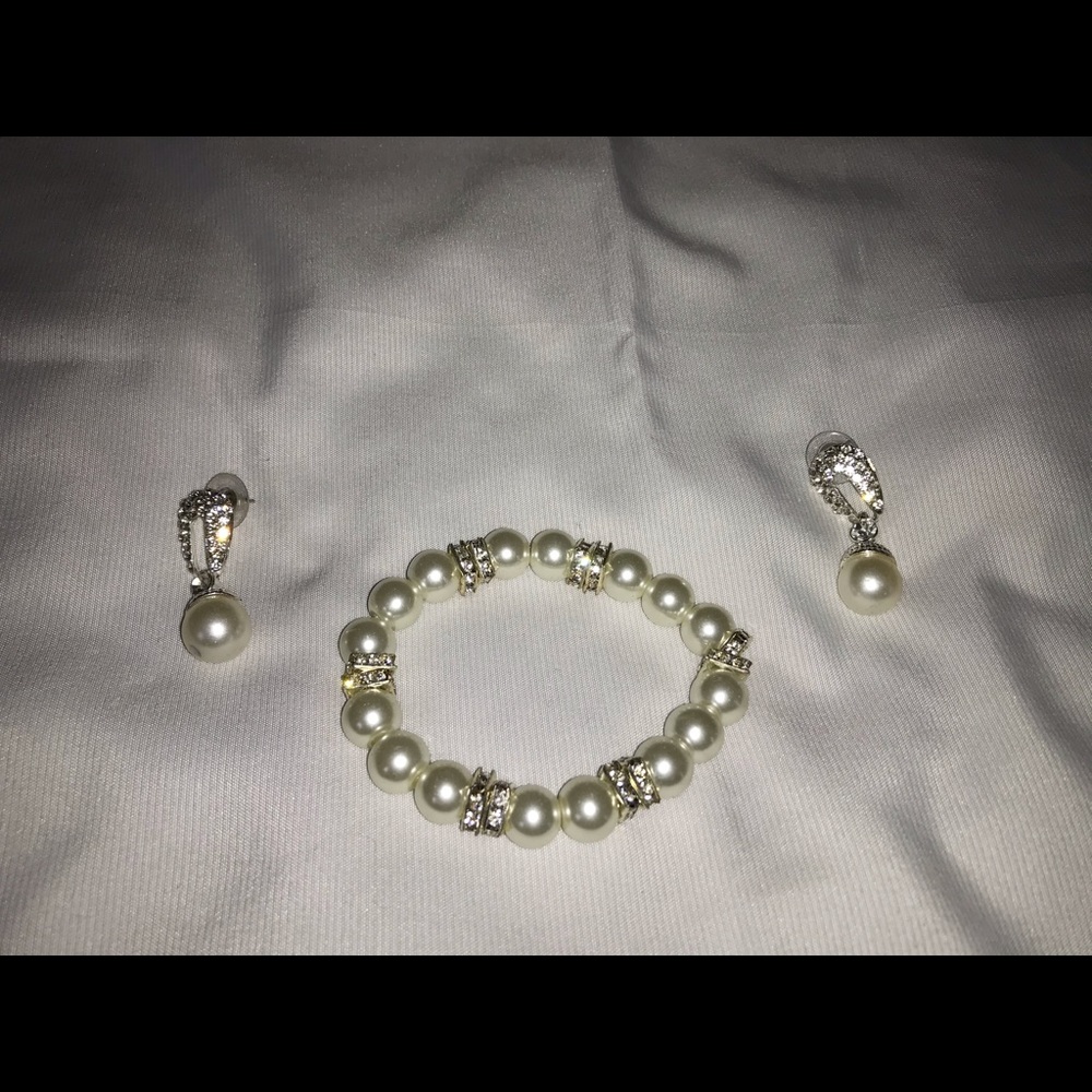 Beautiful Pearl and Rhinestone Set
